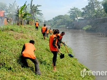 Banser_Pasuruan_Libatkan_Warga_Bersihkan_Sungai_Langganan_Banjir_04