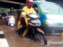 Hujan_Seharian_49_Titik_Genangan_Air_Rendam_Jalan_Jakarta_04