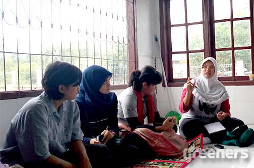 Aktifis pecinta lingkungan di Aceh, Chik Rini. Foto: greeners.co/Danny Kosasih