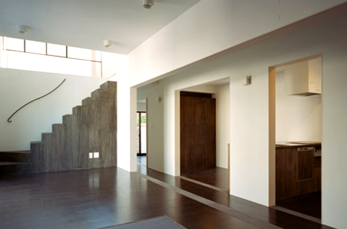 House K rancangan Hiroyuki Shinozaki Architects. Foto: © Kai Nakamura/www.dezeen.com