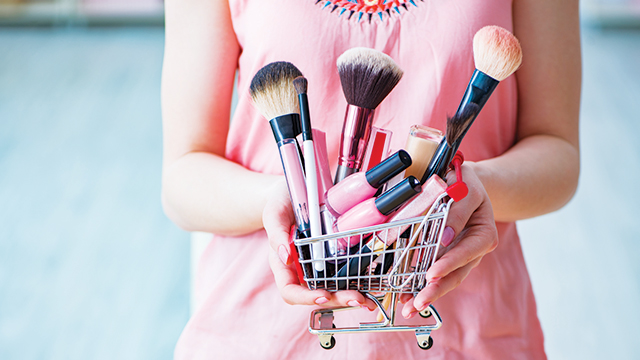 Menjual kembali kosmetik