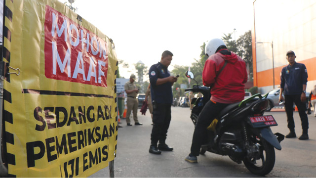 ilustrasi uji emisi kendaraan bermotor. Foto: DLH DKI Jakarta