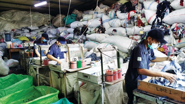 EcoTouch memanfaatkan sampah tekstil menjadi peredam suara. Sumber: EcoTouch