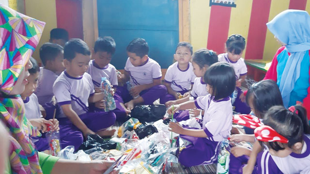 Sahabat Lingkungan (Saling ID) menggandeng anak muda di Kota Sukabumi untuk lebih melek terhadap isu lingkungan. Foto: Saling ID