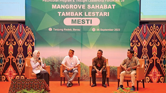 Pemerintah Kabupaten Berau dan Yayasan Konservasi Alam Nusantara (YKAN) meluncurkan Program Mangrove Sahabat Tambak Lestari (MESTI). Foto: YKAN
