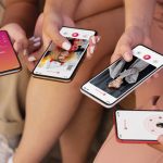 ilustrasi literasi digital dalam bermedia sosial. Foto: Freepik