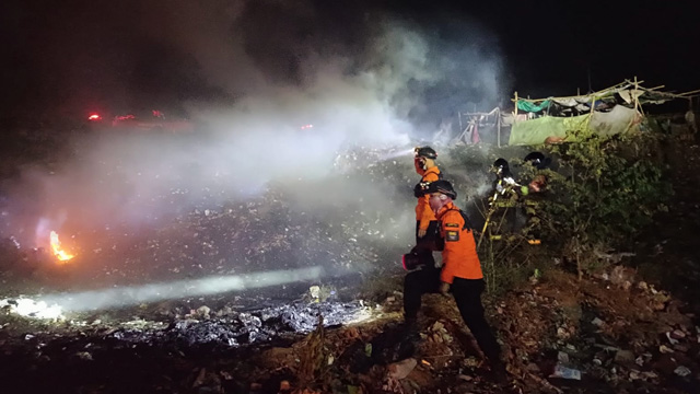 Kebakaran di TPA Kopi Luhur Cirebon. Foto: BPBD Cirebon