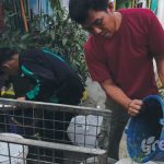 Warga Sukaluyu rutin memilah sampah. Foto: Dini Jembar Wardani