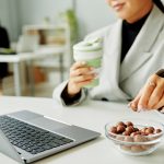 Kelelahan dapat timbul akibat kebiasaan buruk dalam konsumsi makanan. Foto: Freepik