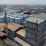 DLH DKI Jakarta mengawasi cerobong industri untuk memulihkan polusi udara di Jakarta. Foto: DLH DKI Jakarta