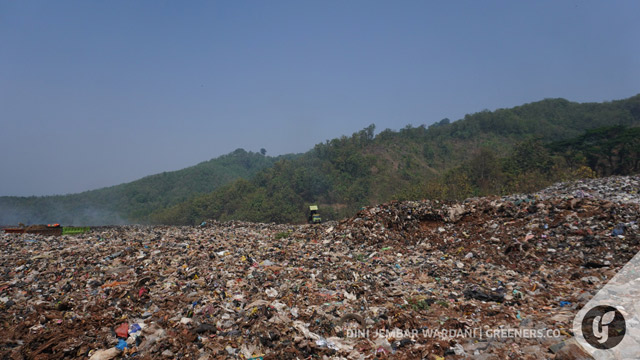 Kebakaran puluhan TPA tidak terlepas dari praktik open dumping. Foto: Dini Jembar Wardani