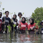 Aksi serentak jaga bumi dalam Aksi Muda Jaga Iklim. Foto: Penjaga Laut