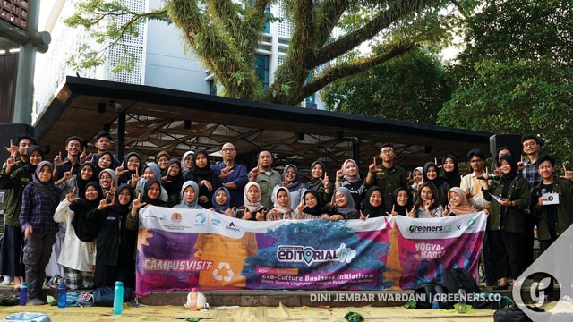 Greeners.Co mengajak mahasiswa UGM mengenal lebih dekat tentang ecopreneurship. Foto: Dini Jembar Wardani