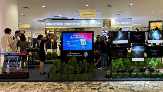 menggelar pameran foto terbaik dari Indonesia dalam kontes foto global. Foto: YKAN