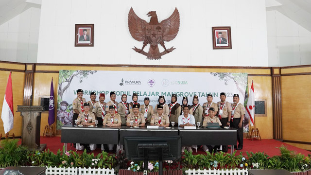 Mangrove badge challenge merupakan bagian dari upaya melestarikan lingkungan hidup. Foto: EcoNusa