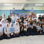 KKP menggandeng generasi muda atau Gen-Z di Surabaya untuk melestarikan ekosistem biota laut. Foto: KKP