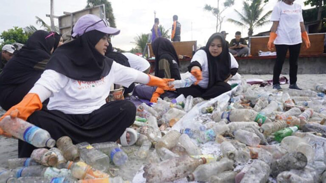 Lembaga zakat ikut andil mengelola sampah. Foto: Dompet Dhuafa