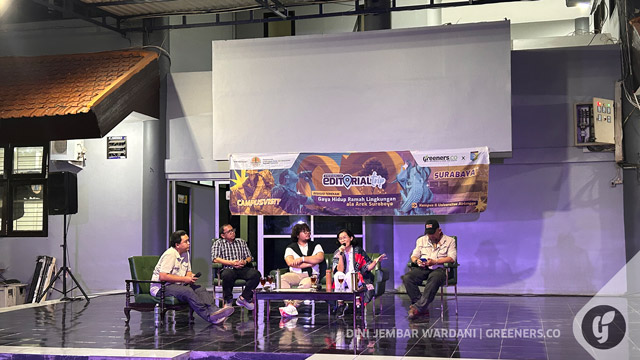 Greeners.Co mengedukasi pemahaman gaya hidup berkelanjutan atau ramah lingkungan kepada mahasiswa Universitas Airlangga (UNAIR). Foto: Dini Jembar Wardani