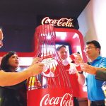 Coca-Cola mengajak penonton bioskop untuk mengumpulkan dan mendaur ulang sampah plastik. Foto: Coca-Cola