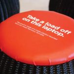 Lenovo menyulap limbah elektronik menjadi kursi unik. Foto: Yanko Design