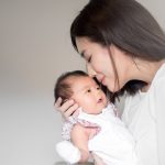 Ilustrasi mencium bayi. Foto: Freepik