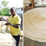Perusahaan rintisan TexFad di Uganda membuat karpet dari serat pisang. Foto: Interesting Engineering