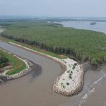 Koalisi Maleh Dadi Segoro menilai tanggul laut raksasa menyebabkan krisis sosial ekologis Pantura Jawa. Foto: Walhi Jateng