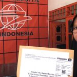 River Warrior Indonesia kirim surat usulan menghentikan penggunaan botol plastik sekali pakai kepada KPU. Foto: River Warrior Indonesia