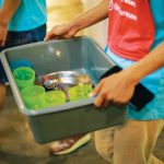 Wadah guna ulang dapat menekan laju sampah. Foto: Dietplastik Indonesia.