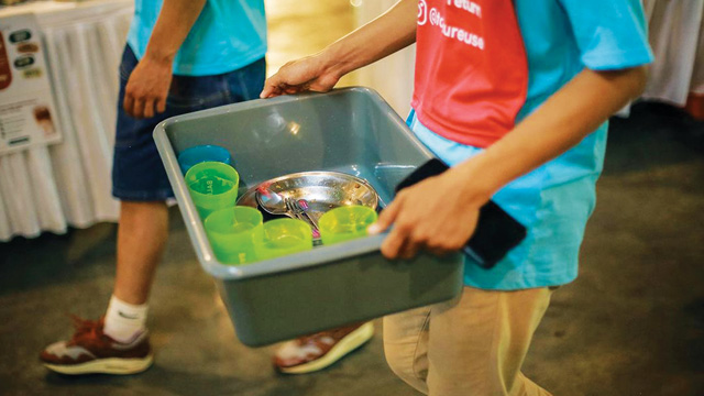 Wadah guna ulang dapat menekan laju sampah. Foto: Dietplastik Indonesia.