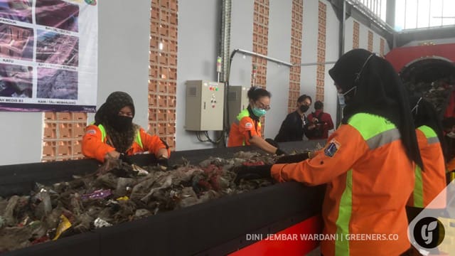 Pemprov DKI akan membangun TPS 3R di setiap kecamatan. Foto: Dini Jembar Wardani