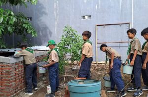 ECOTON merilis modul Sekolah Bebas Sachet dan Keluarga Sakenah. Foto: ECOTON