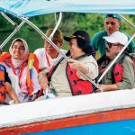 KLHK dan Persatuan Wartawan Indonesia (PWI) melakukan penanaman Mangrove bersama di Taman Wisata Alam Angke. Foto: KLHK