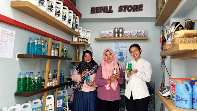 Kampung Siba Klasik meluncurkan toko refill. Foto: Ecoton