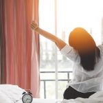 Ilustrasi membiasakan diri untuk bangun pagi. Foto: Freepik