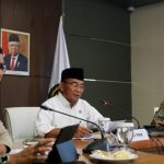 Pemerintah memberikan bantuan kepada para petani gagal panen akibat banjir. Foto: Kemenko PMK