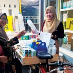 Gerakan guna ulang oleh ibu-ibu di Gresik. Foto: Ecoton