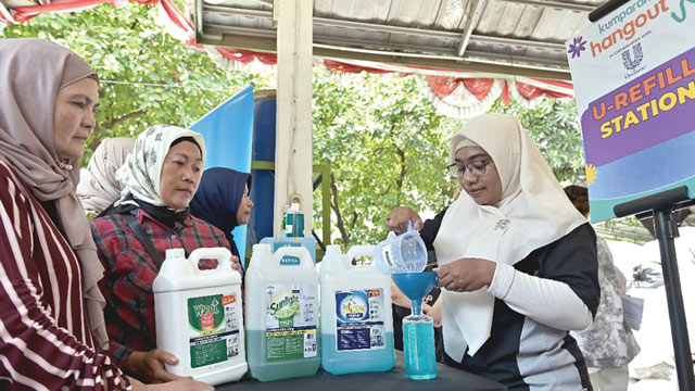 Bank Sampah Induk GESIT menerapkan konsep guna ulang. Foto: Unilever