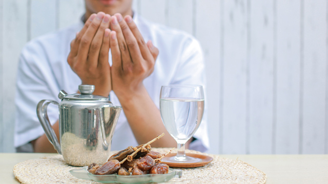 Tips nyaman berpuasa bagi penderita asam lambung. Foto: Freepik