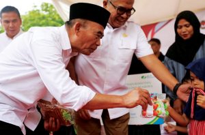 Menko PMK Muhadjir Effendy minta Pemerintah Provinsi Aceh lebih bekerja keras untuk menurunkan stunting. Foto: Kemenko PMK