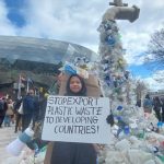 Organisasi masyarakat sipil terus mendesak negara maju untuk berhenti ekspor sampah plastik ke negara berkembang. Foto: Ecoton