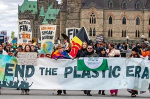 Pengurangan produksi polimer plastik luput dari kesepakatan INC-4. Foto: Greenpeace
