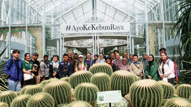 Peneliti taksonomi muda Asia mengunjungi KRC untuk  mempelajari beragam flora atau tumbuhan. Foto: BRIN