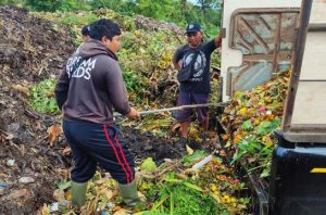 Pemkab Gianyar Bali melarang sampah tercampur masuk ke TPA Temesi. Foto: PPLH Bali
