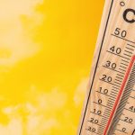 BMKG menyatakan suhu udara gerah di Indonesia akibat dari peralihan musim hujan ke musim kemarau. Foto: Freepik