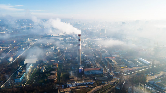 Masyarakat berhak untuk mengetahui dan mengakses data polutan di Indonesia. Foto: Freepik