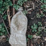 Ilustrasi sampah botol plastik. Foto: Freepik