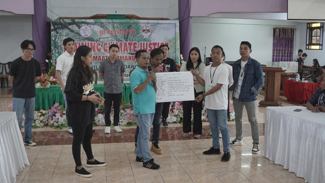 GreenFaith Indonesia menggandeng pemuda Gereja Protestan di Indonesia bagian timur untuk mempelajari isu-isu lingkungan. Foto: Belantara Foundation