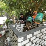 Warga Balongpanggang tengah bersiap mewujudkan kampung bebas sampah. Foto: Ecoton