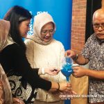 UMKM di Jabodetabek melayani pembelian produk isi ulang. Foto: Dini Jembar Wardani